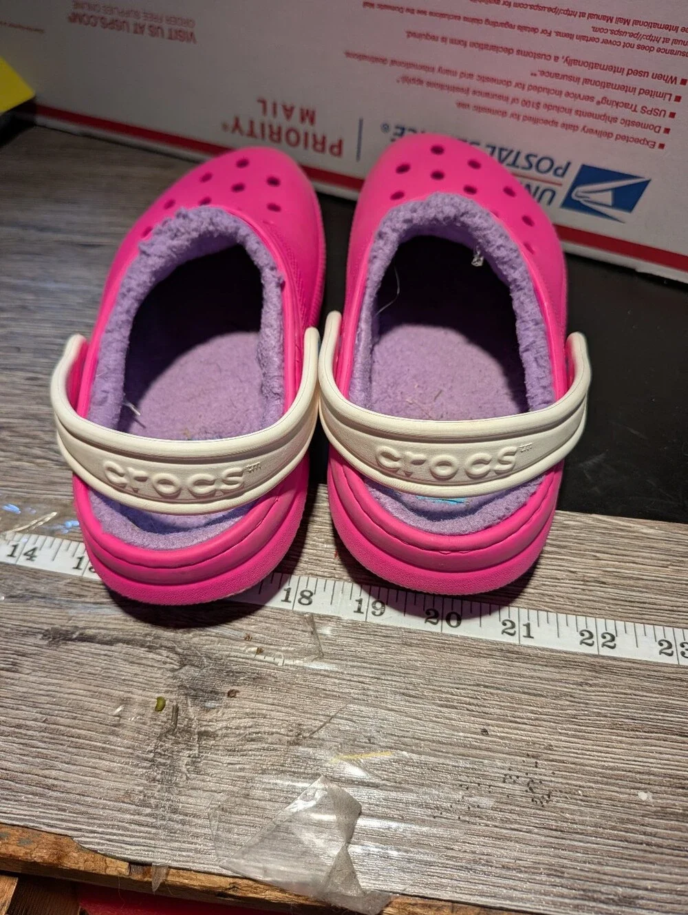 Crocs‎ Pink Lined Youth Shoes Size J2